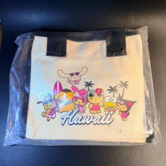 Hello Kitty “Hawaii Exclusive” Black and Cream Tote Bag - Picture 3 of 3